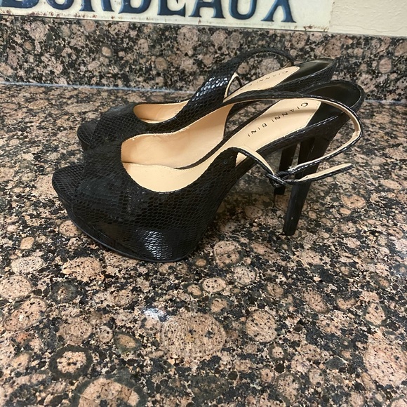 Gianni Bini Shoes Gianni Bini Exotic Snake Peeptoe Slingbacks Sz 1